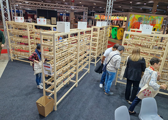 Wide choice of bridges for luthiers Wide choice of bridges for luthiers