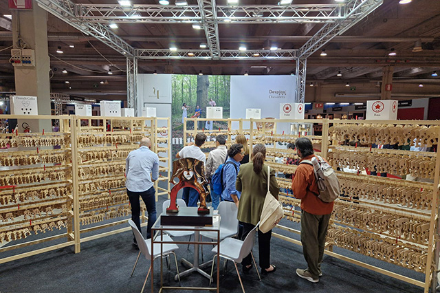 The Despiau Chevalets stand The Despiau Chevalets stand