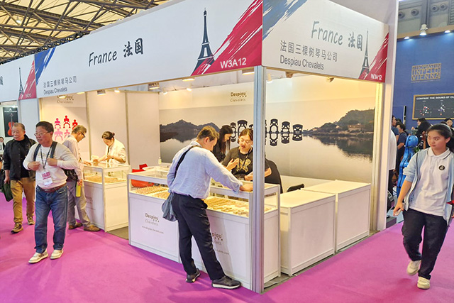 Despiau Chevalets stand Despiau Chevalets stand